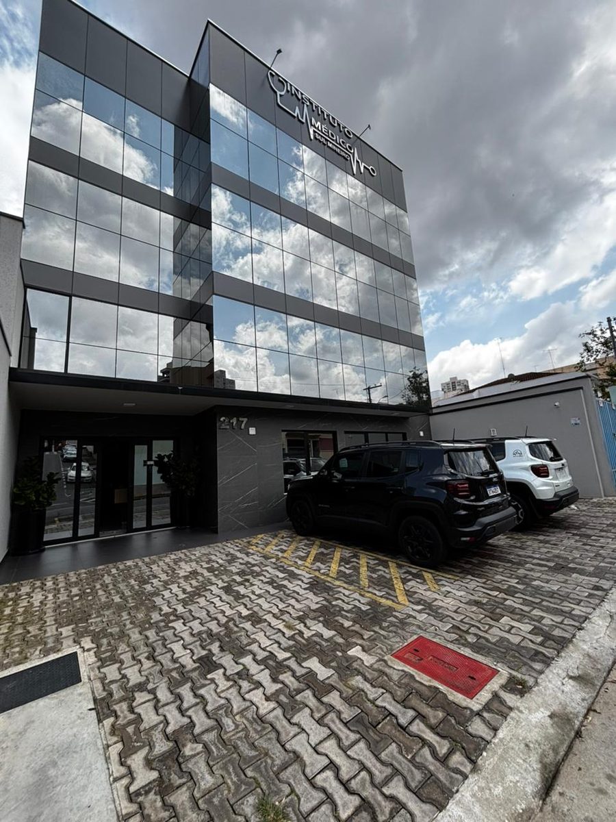 Fachada espelhada do Instituto Médico Sul Mineiro, número 217